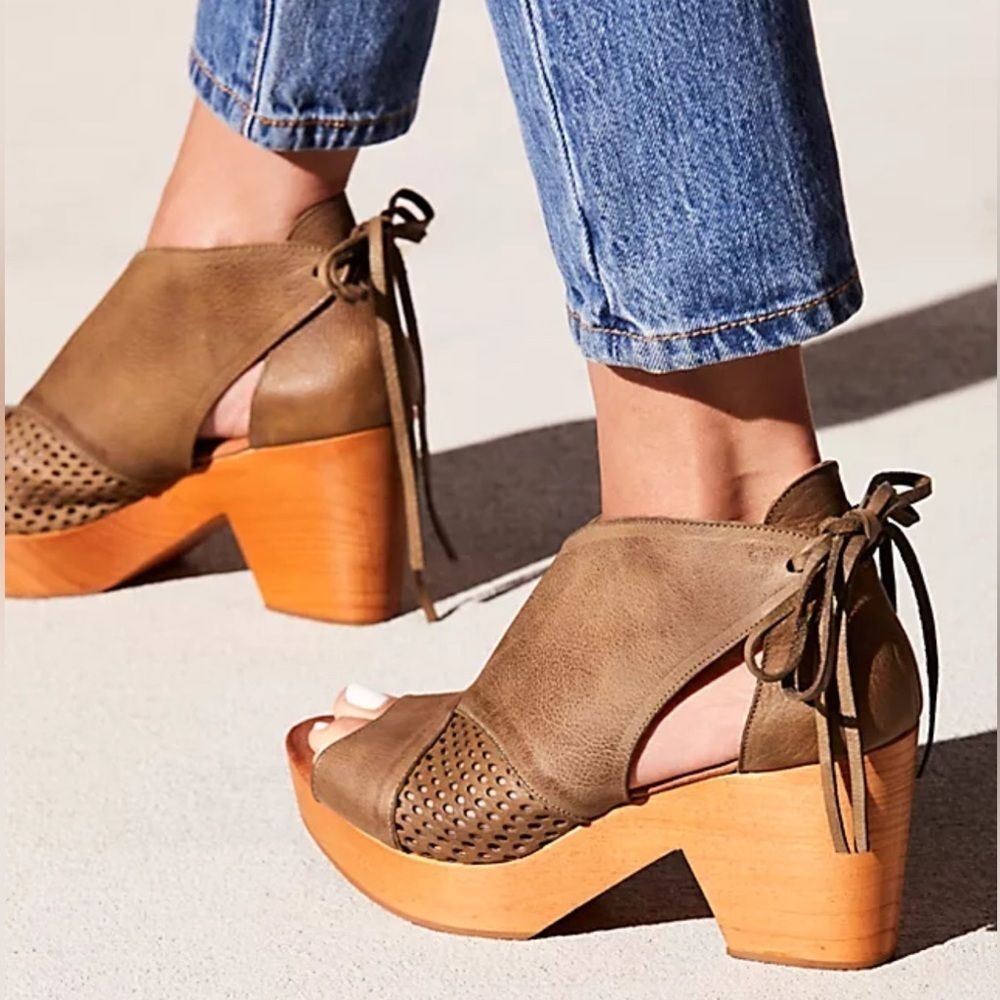 Free People Revolver Leather Perforated Wooden Clog Boho Chunky Heel Size 39